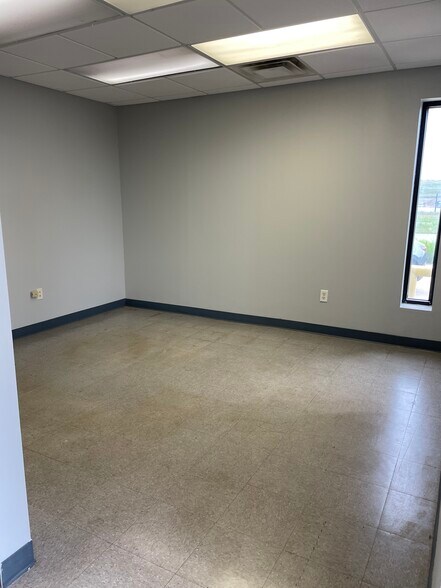 More Photos Of 6307 E Hwy 270, Alderson Warehouse For Lease