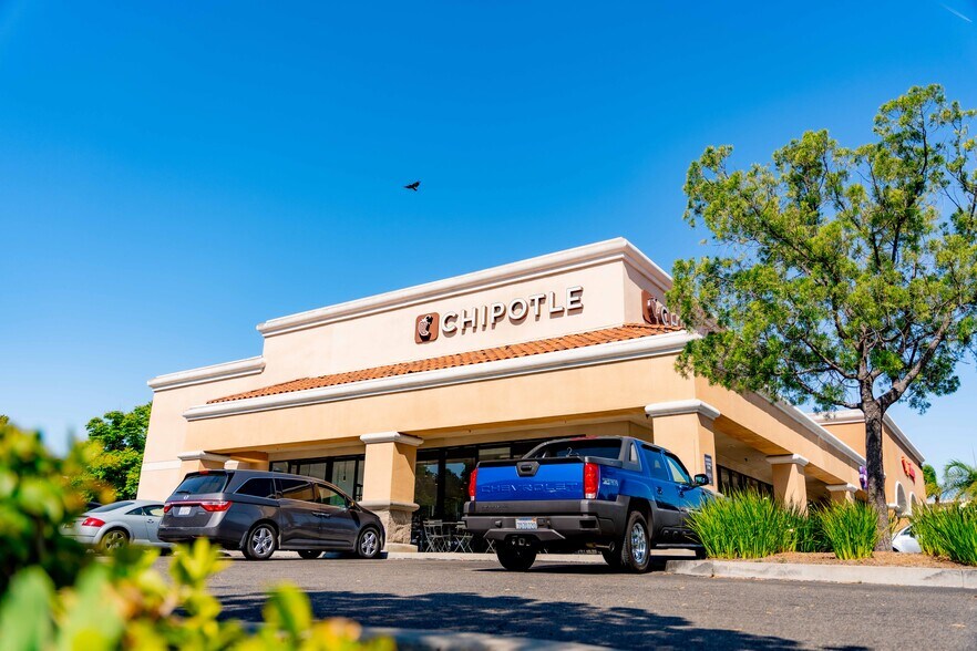 More Photos Of 40930-41090 California Oaks Rd, Murrieta Unknown For Lease