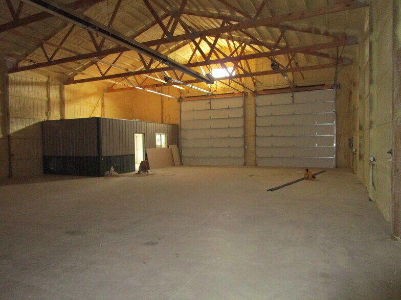 More Photos Of 365 Airlinks Dr, Garden City Industrial For Sale