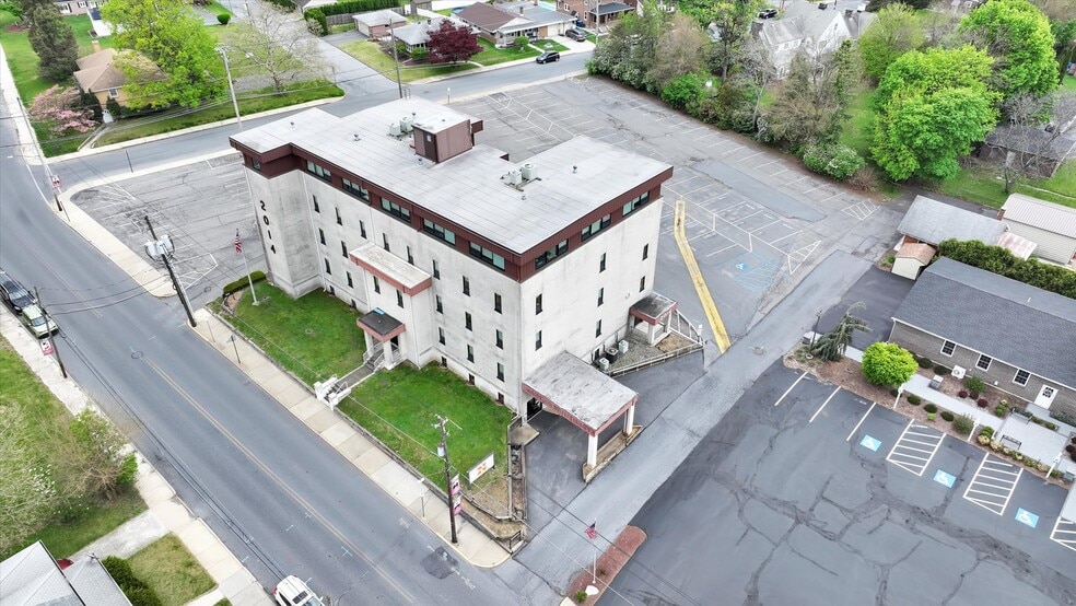 More Photos Of 2014 Laubach Ave, Northampton Office For Sale