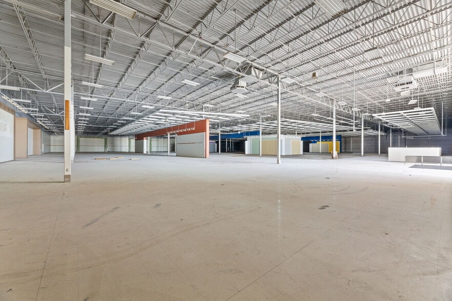 More Photos Of 12625 N Interstate 35, Austin Freestanding For Sale