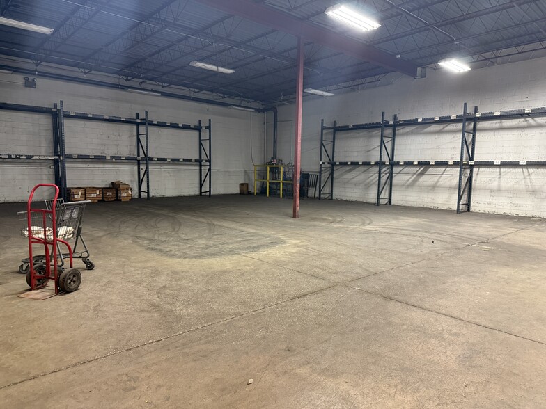 More Photos Of 711 19th St, Rockford Manufacturing For Lease