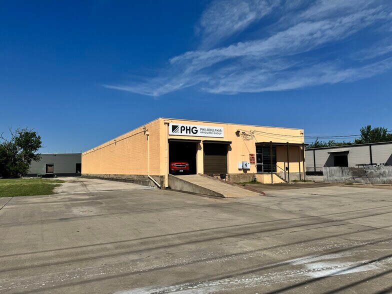 More Photos Of 2611 Irving Blvd, Dallas Distribution For Lease