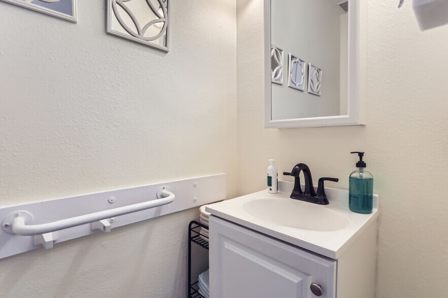 More Photos Of 5350 Lakeview Blvd, Lake Oswego Assisted Living For Sale