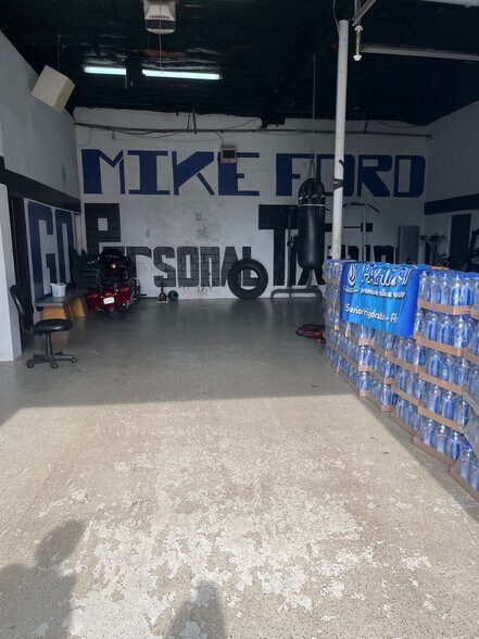 More Photos Of 2324-2326 E 44th St, Indianapolis Warehouse For Lease