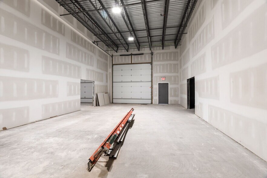 More Photos Of 209 South Ave, Staten Island Service For Lease
