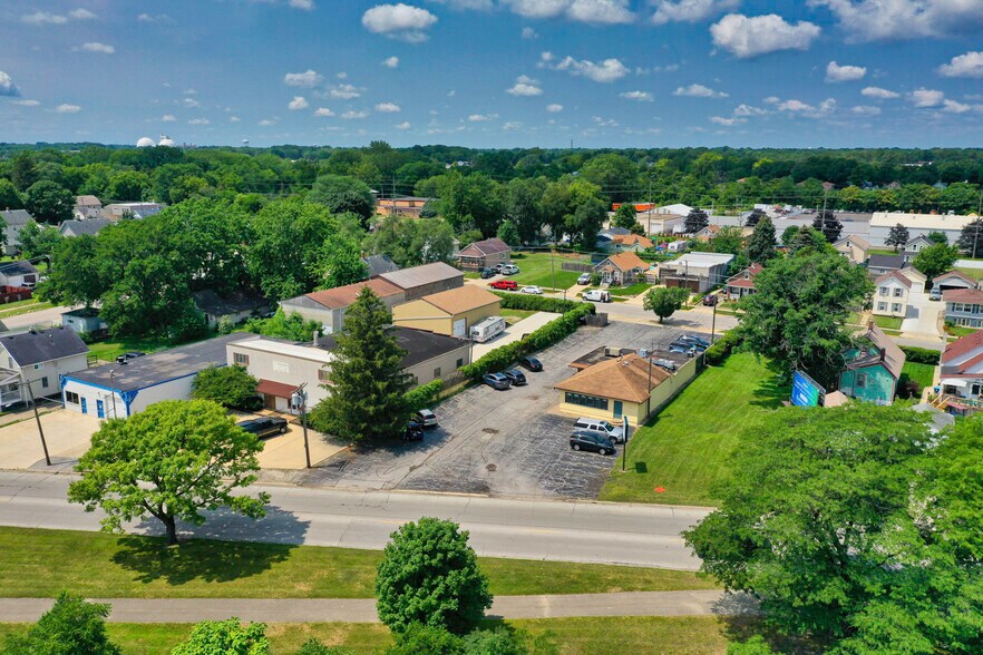 More Photos Of 835 S River St, Aurora Restaurant For Sale