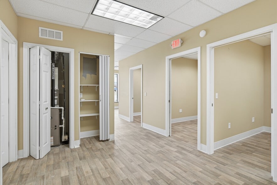 More Photos Of 733-759 Memorial Ave, West Springfield Showroom For Lease