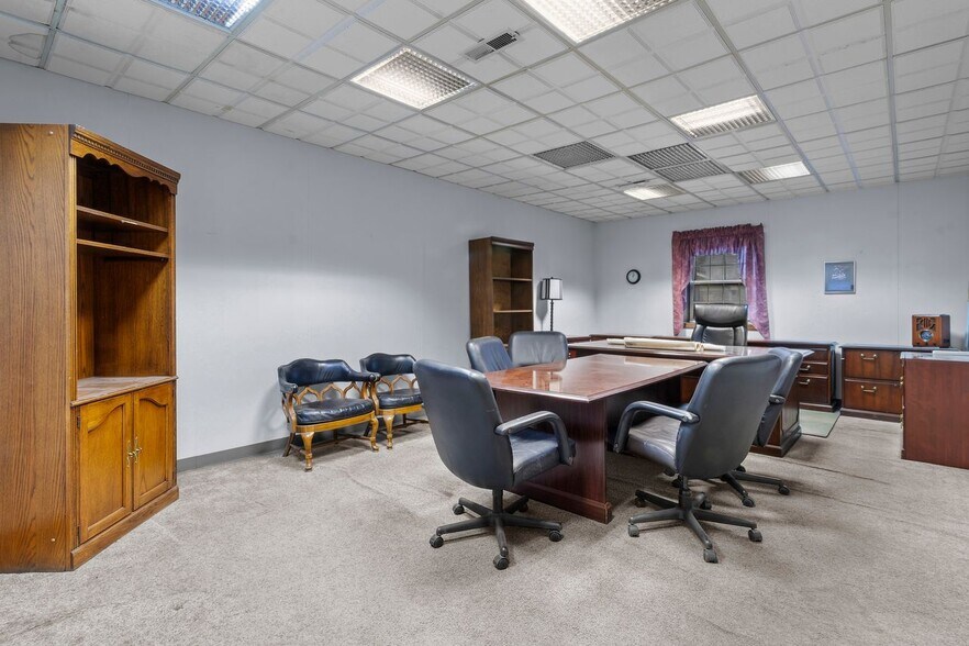 More Photos Of 1301 S 6th St, Noblesville Manufacturing For Sale