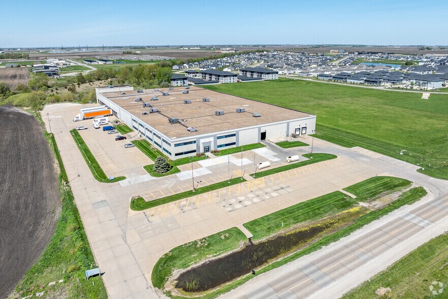 More Photos Of 250 NW 10th St, Waukee Warehouse For Sale