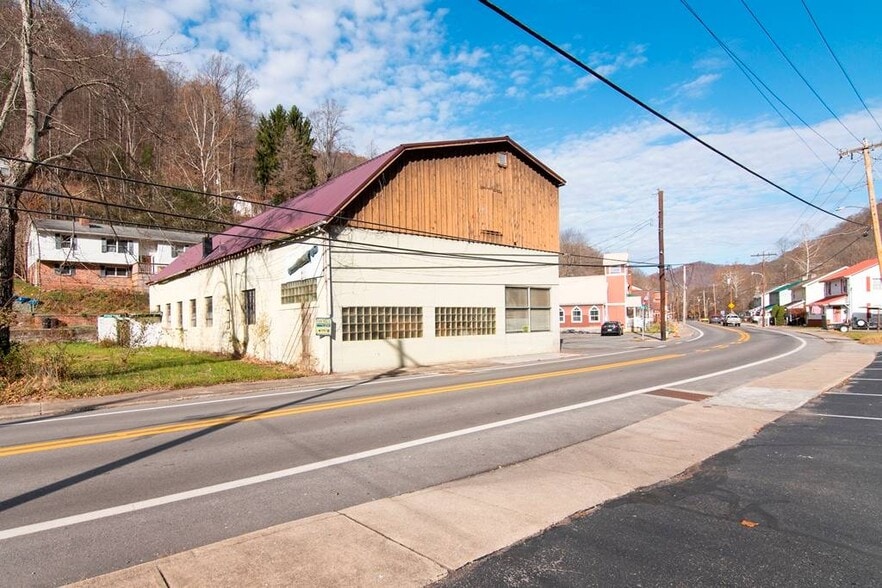 More Photos Of 1002 Guyandotte Ave, Mullens Storefront For Sale