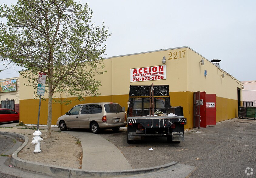 More Photos Of 2217 W 2nd St, Santa Ana Service For Lease