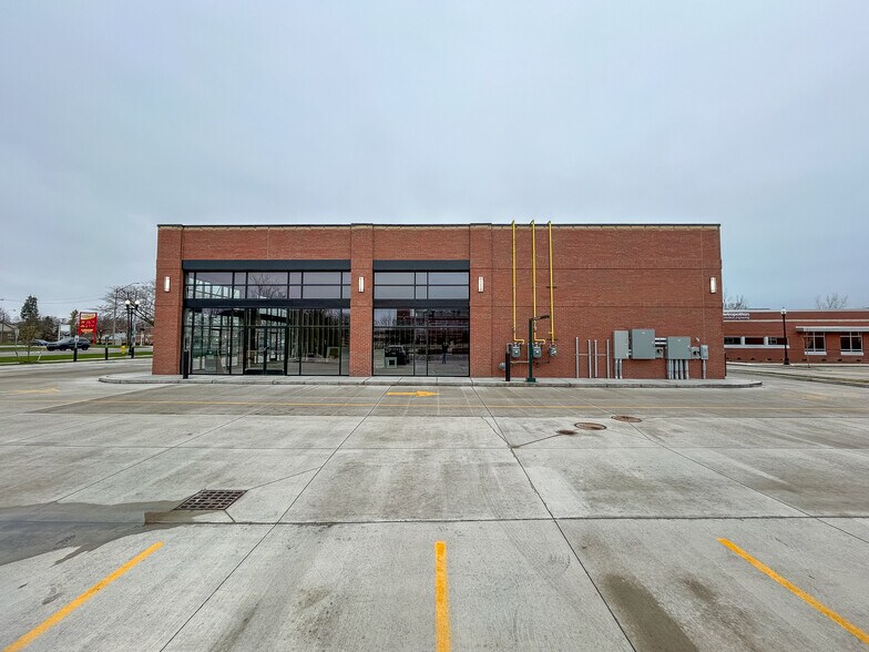 More Photos Of 2003 Biddle Ave, Wyandotte Freestanding For Lease