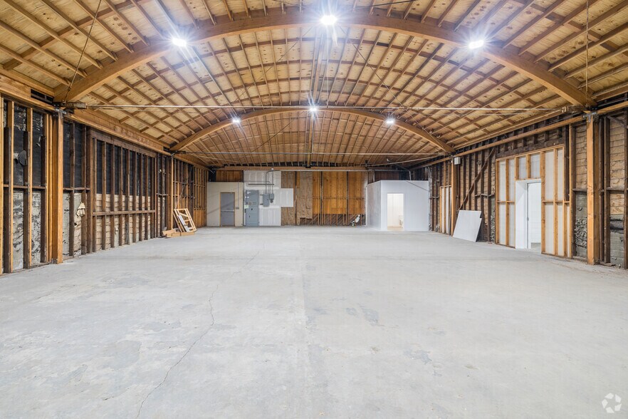 More Photos Of 5701-5709 S San Pedro St, Los Angeles Manufacturing For Lease
