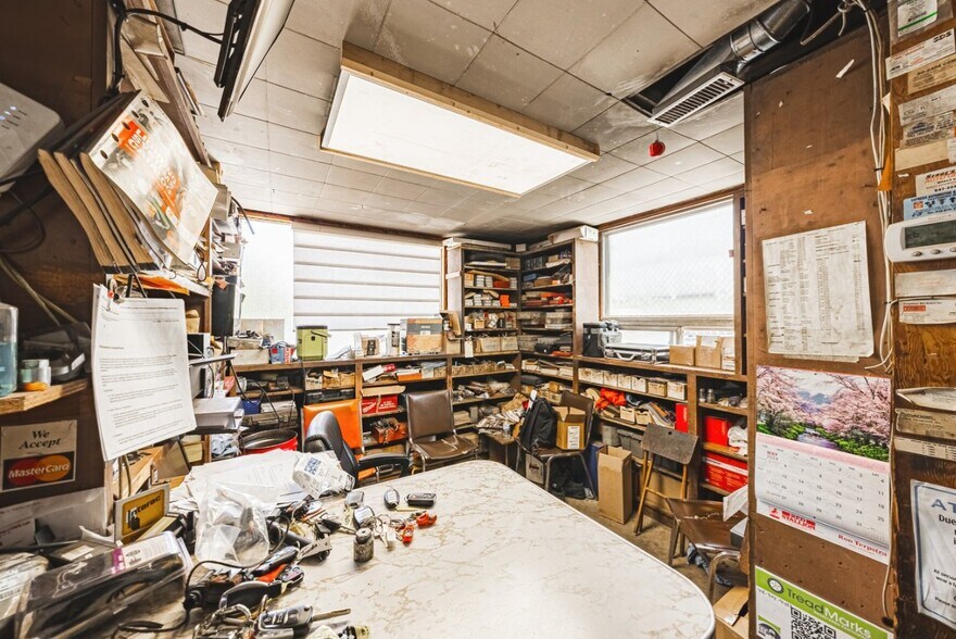 More Photos Of 21 Union St, Brampton Auto Repair For Sale