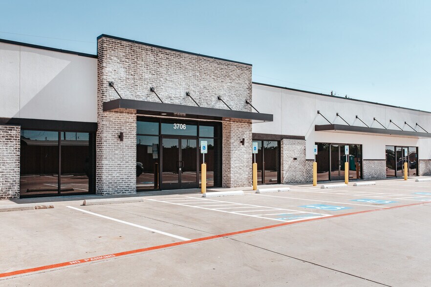 More Photos Of 3706 N Navarro St, Victoria Storefront For Lease