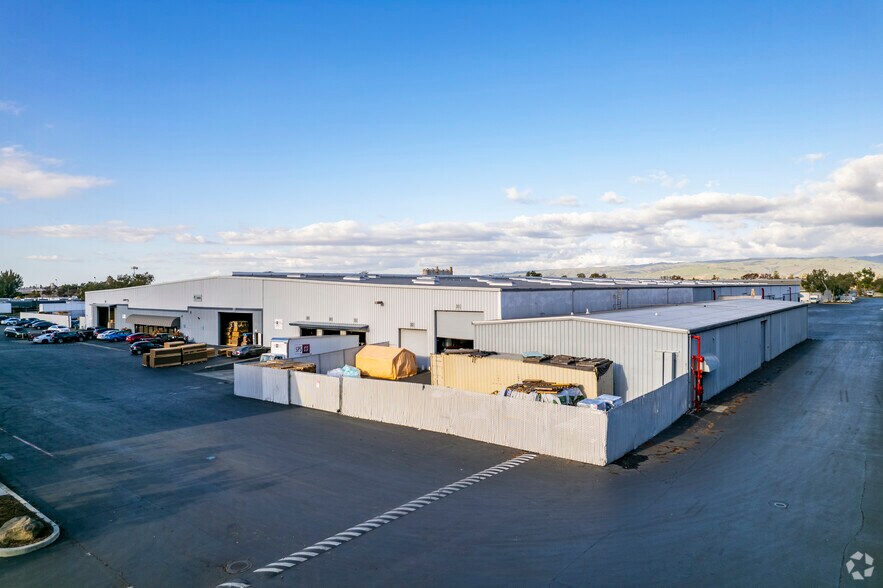 More Photos Of 38505 Cherry St, Newark Manufacturing For Lease