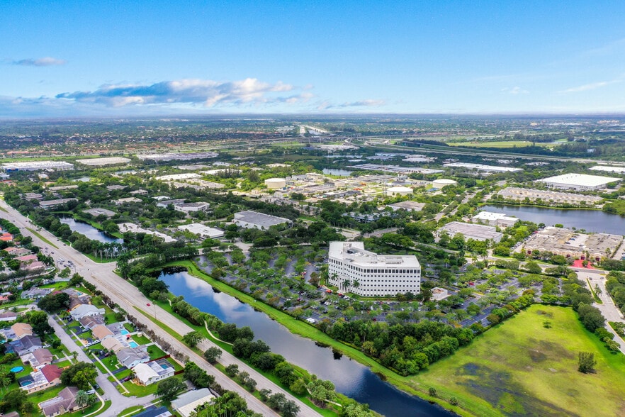 More Photos Of 1000 Sawgrass Corporate Pkwy, Sunrise Office For Lease