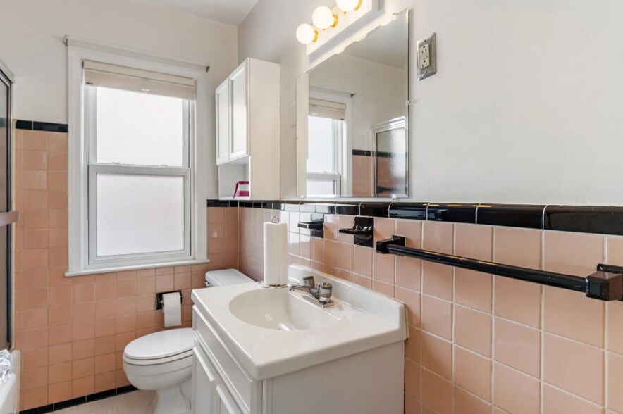 More Photos Of 3101 Rochester Rd, Royal Oak Office For Sale