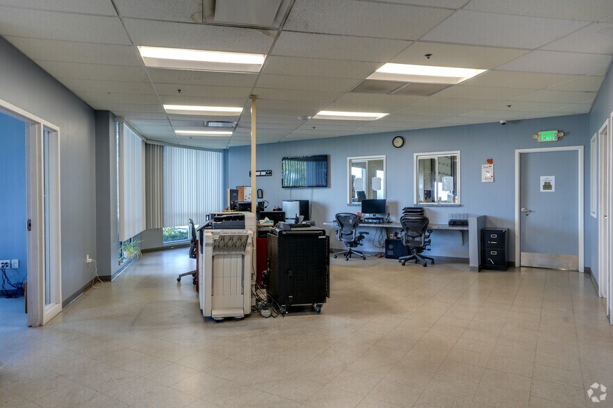 More Photos Of 6515 Ameriplex Dr, Portage Warehouse For Lease