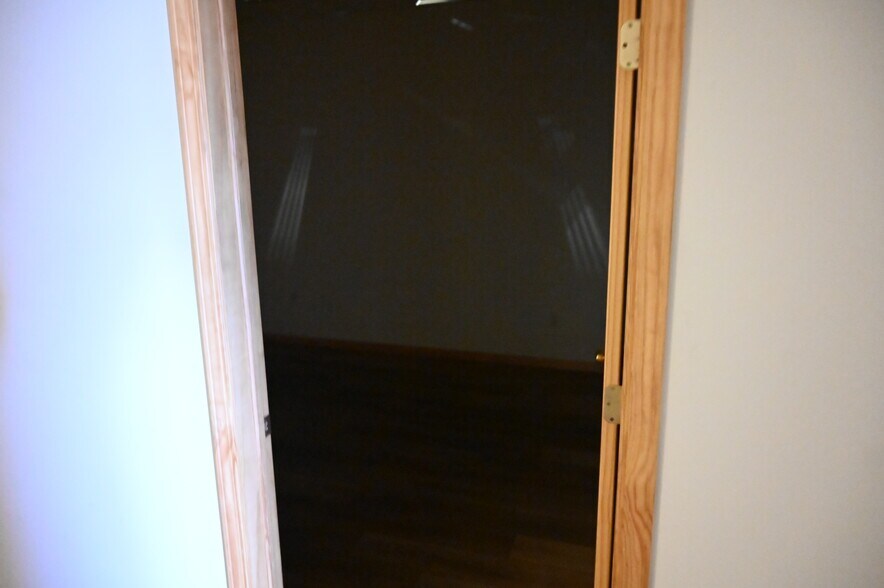 More Photos Of 2300 Claremont Ave, Ashland Freestanding For Lease