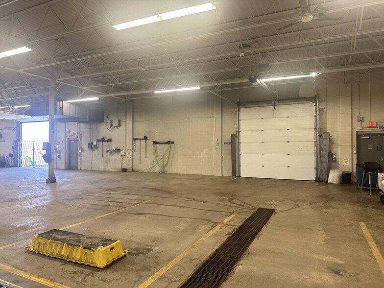 More Photos Of 930 Malden Ave, Eau Claire Warehouse For Sale