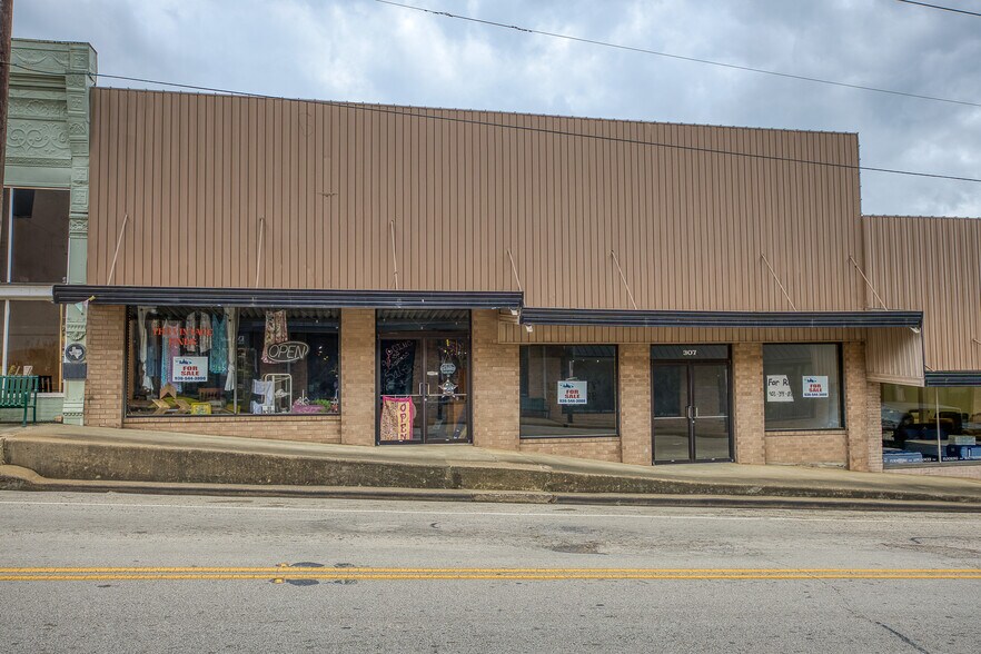 More Photos Of 307 E Goliad Ave, Crockett Storefront For Sale
