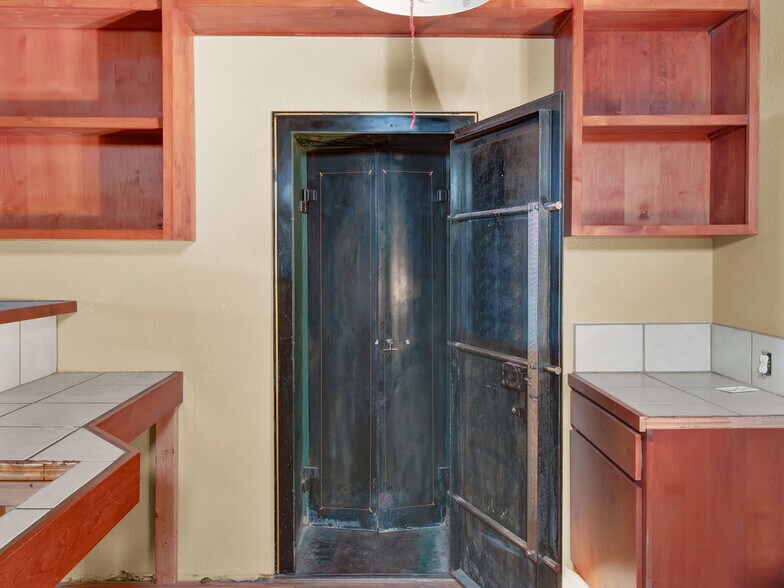 More Photos Of 350 W Front St, Byers Freestanding For Sale