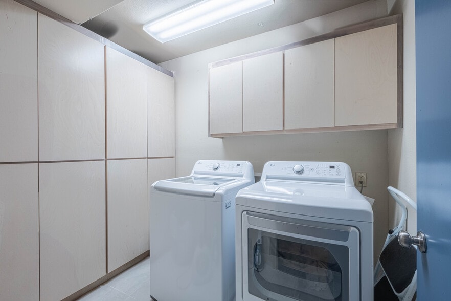 More Photos Of 6 S Wood St, Salinas Hotel For Sale