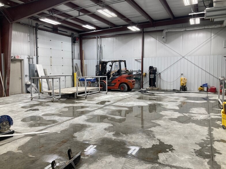 More Photos Of 1752 Velp Ave, Howard General Retail For Lease