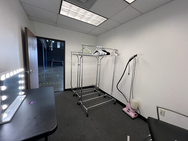 More Photos Of 315 S Flower St, Burbank Warehouse For Lease