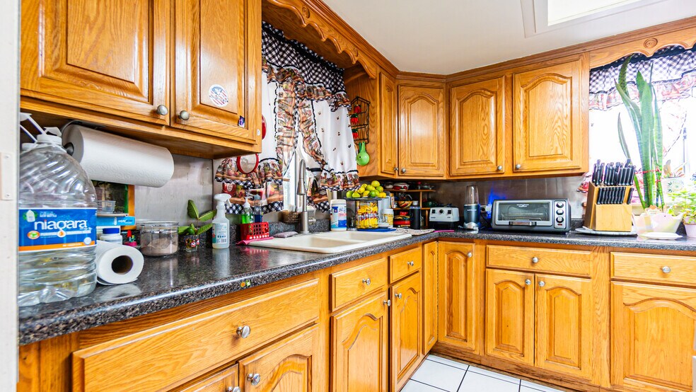 More Photos Of 4656 Floral Dr, Los Angeles Industrial For Sale