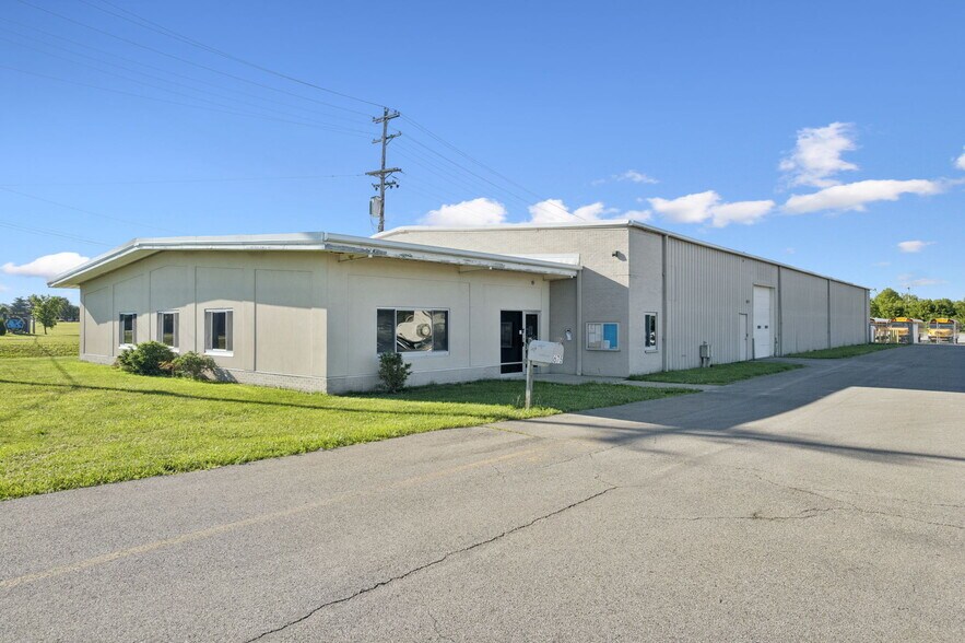 Primary Photo Of 675 W Plane St, Bethel Freestanding For Sale