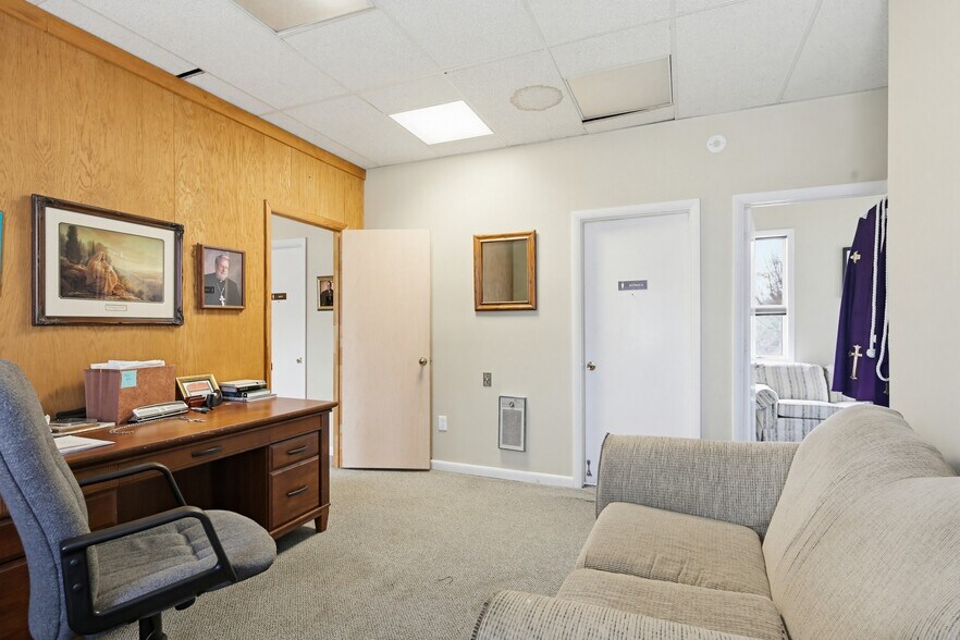 More Photos Of 346 Old New Windsor Pike, Westminster Flex For Sale