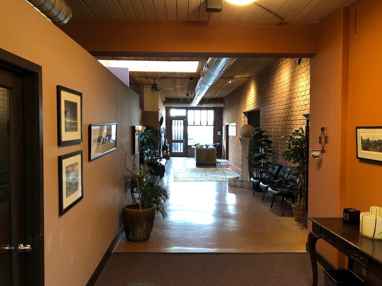 More Photos Of 112 E Stewart Ave, Puyallup Office For Lease