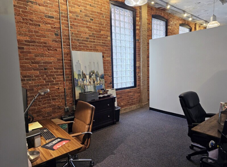 More Photos Of 7 S Laurens St, Greenville Office For Sale