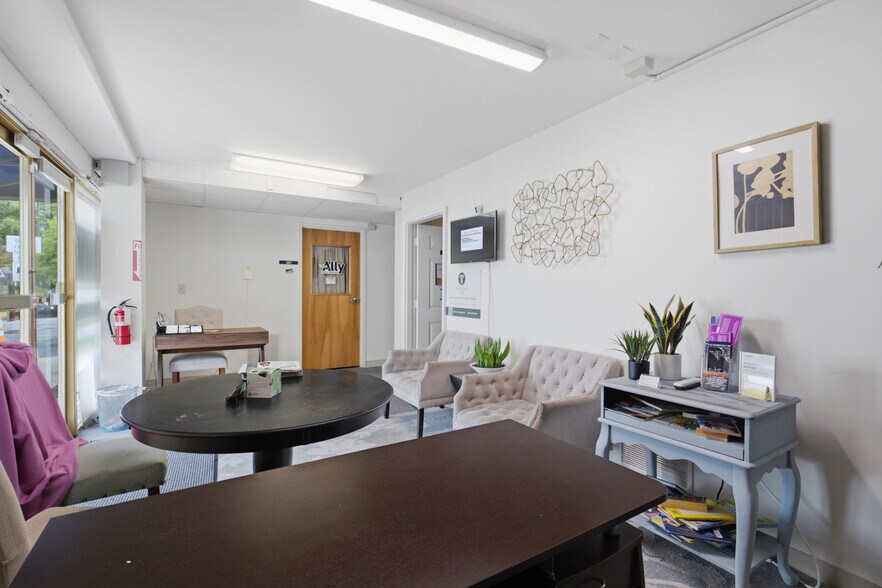 More Photos Of 201 New Bridge St, Jacksonville Office Residential For Sale