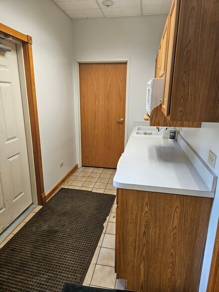 More Photos Of 6400 W College Dr, Palos Heights Medical For Lease