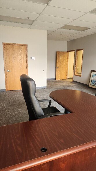 More Photos Of 1880-1888 E Fabyan Pky, Batavia Light Manufacturing For Lease