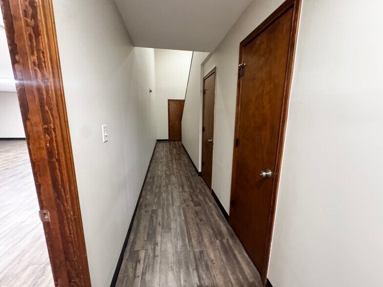 More Photos Of 9215 Thomasville Dr, Houston Warehouse For Lease