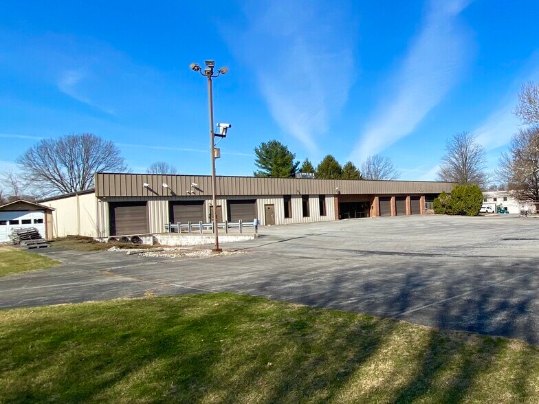 More Photos Of 3040 Industry Dr, Lancaster Flex For Sale