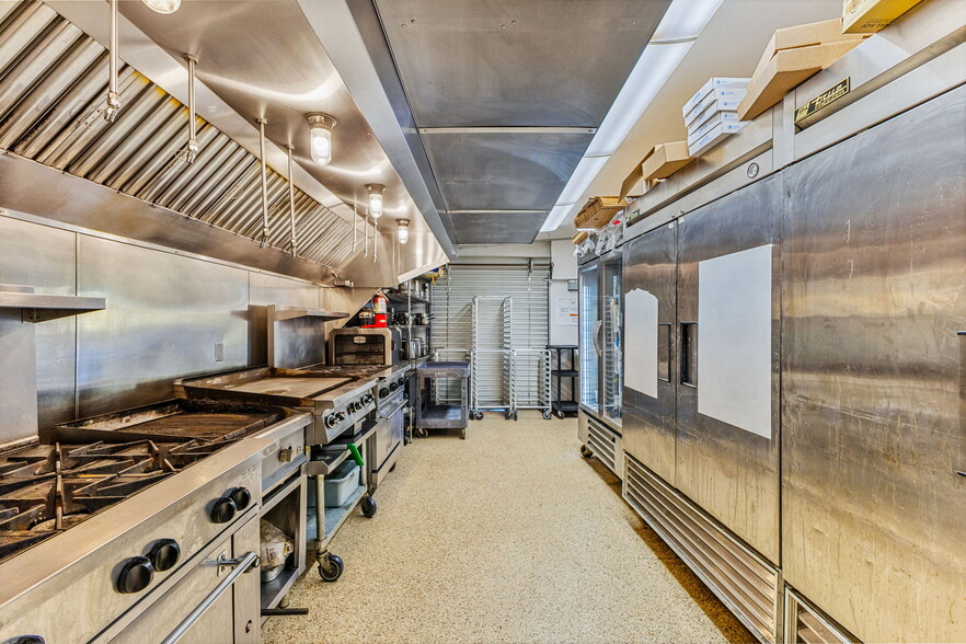 More Photos Of 765 Liberty St SE, Salem Freestanding For Sale