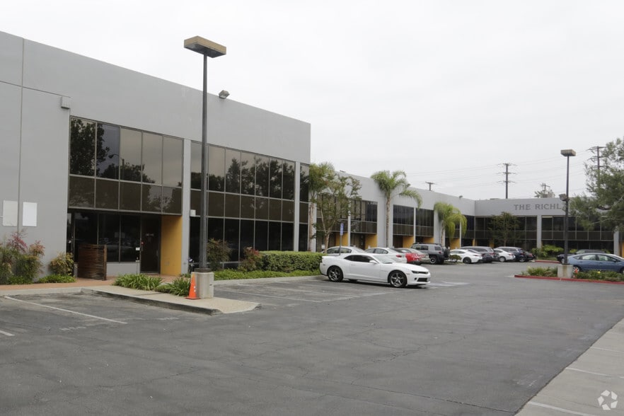More Photos Of 1703-1741 Stewart St, Santa Monica Loft Creative Space For Lease