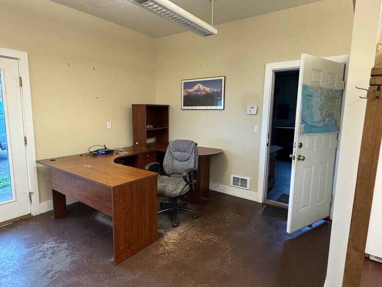 More Photos Of 2334 Mt Baker Hwy, Bellingham Office For Lease