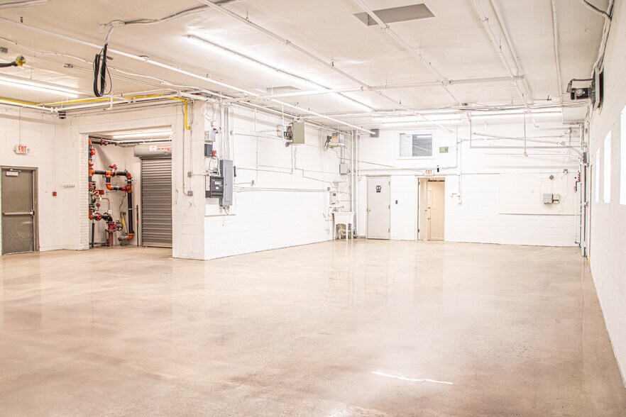 More Photos Of 288 E 12th Ave, Roselle Manufacturing For Lease