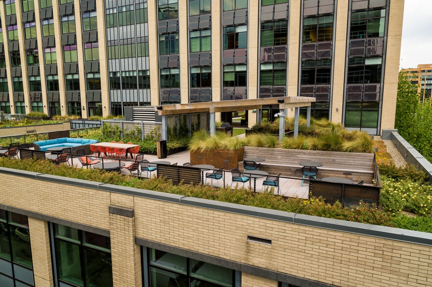 More Photos Of 1125 NW Couch St, Portland Office For Lease