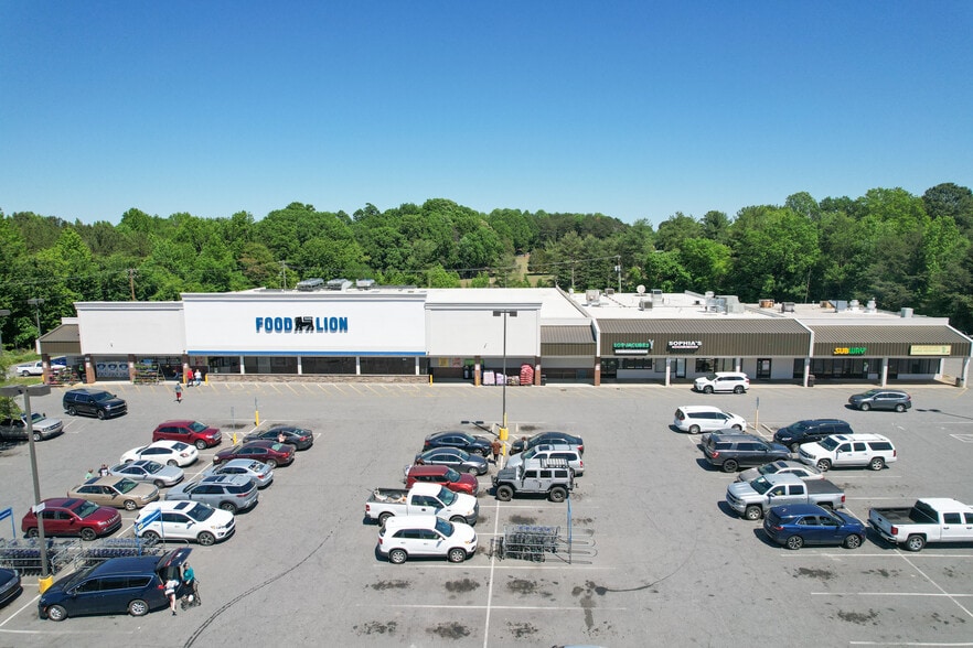 Primary Photo Of 956-968 W Main St, Rockwell Supermarket For Lease