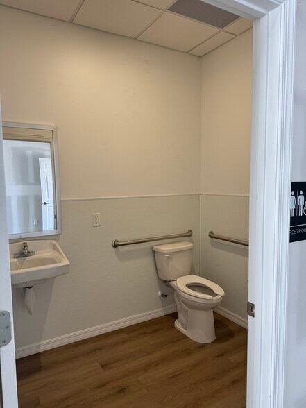 More Photos Of 205 Coastal Ln, West Melbourne Unknown For Lease