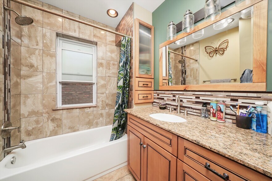 More Photos Of 6933 S Washtenaw Ave, Chicago Multifamily For Sale