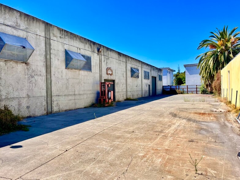 More Photos Of 936-938 61st St, Oakland Warehouse For Lease